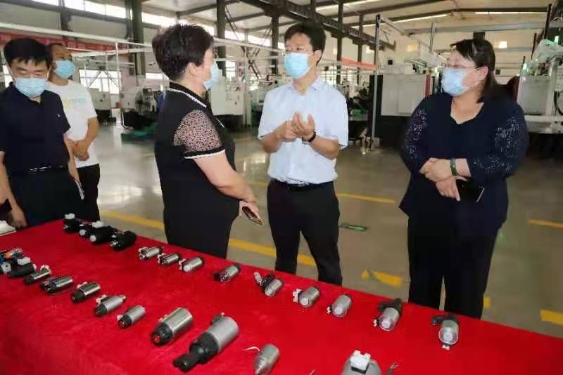 污污日逼视频安阳市市长高永一行莅临我公司参观调研